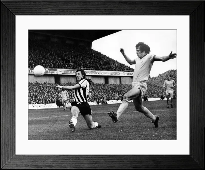 Framed Print : Newcastle 2 - 0 Sunderland English League Division 1 match held at St James Park