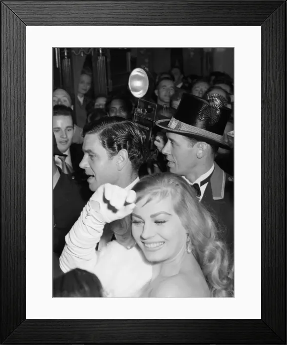 Framed Print : Anita Ekberg and Anthony Steele caught in the surging crowds outside the Empire Theatre Framed Print : Anita Ekberg and Anthony Steele caught in the surging crowds outside the Empire Theatre
