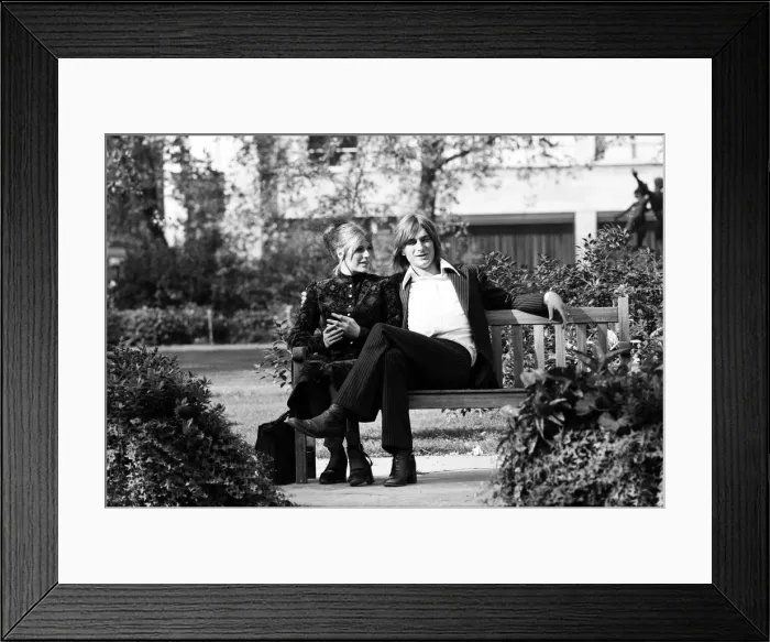 Framed Print : Pop singer and actress Marianne Faithfull who has recently left bexley Hospital