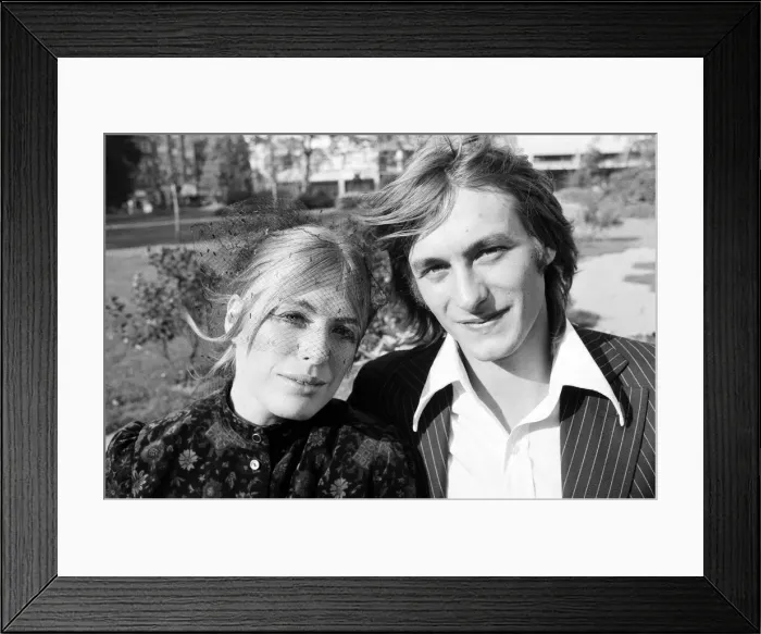 Framed Print : Pop singer and actress Marianne Faithfull who has recently left bexley Hospital Framed Print : Pop singer and actress Marianne Faithfull who has recently left bexley Hospital