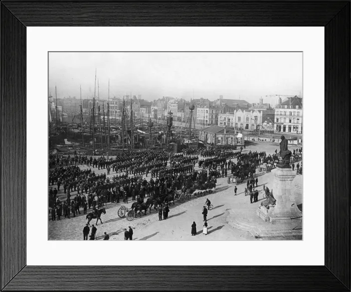 Framed Print : Members of the B. E. F. parade on the quayside at Dunkirk in mid August 1914 Evaluation Framed Print : Members of the B. E. F. parade on the quayside at Dunkirk in mid August 1914 Evaluation