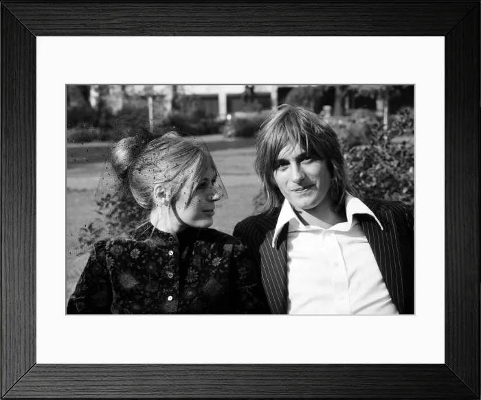 Framed Print : Pop singer and actress Marianne Faithfull who has recently left bexley Hospital