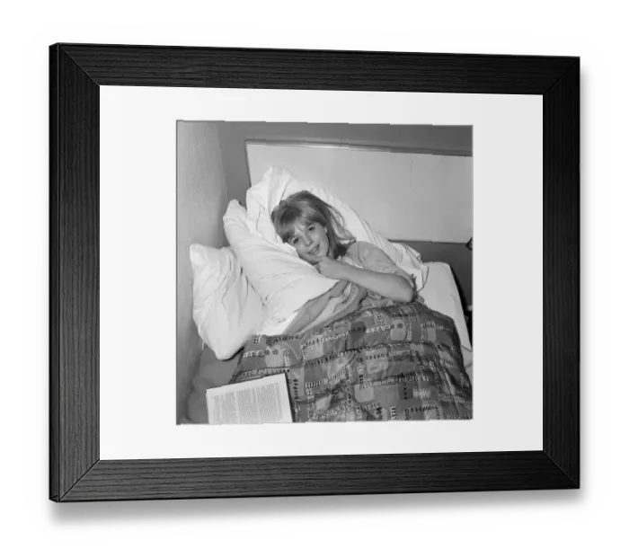 Framed Print : Marianne Faithfull taken ill during the day yesterday went to the Clifton Ford Hotel Framed Print : Marianne Faithfull taken ill during the day yesterday went to the Clifton Ford Hotel