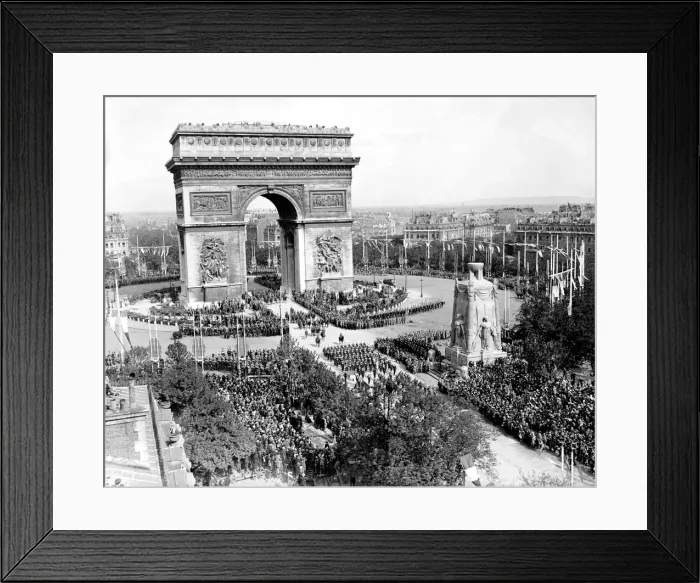 Framed Print : Peace Celebrations in Paris at the end of the First World War Framed Print : Peace Celebrations in Paris at the end of the First World War