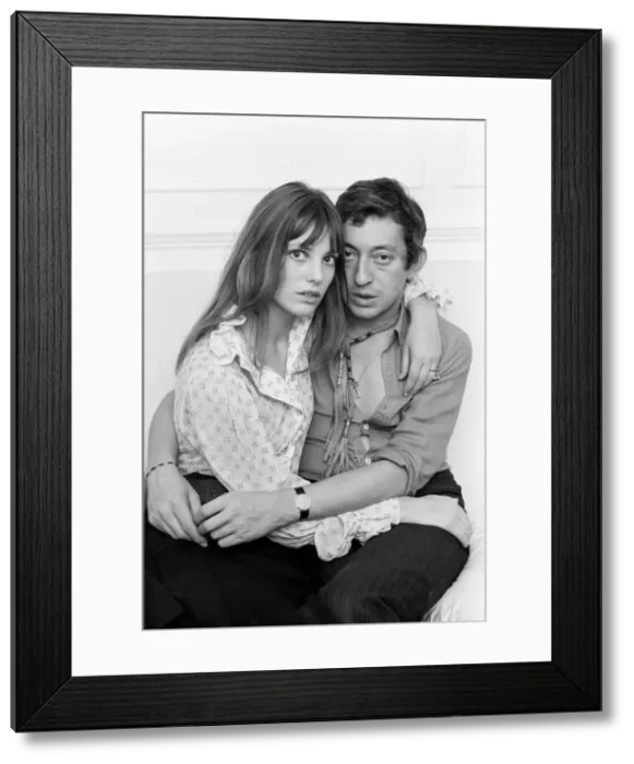 Framed Print : Serge Gainsbourg Actor With Actress Jane Birkin In Their Chelsea Home Framed Print : Serge Gainsbourg Actor With Actress Jane Birkin In Their Chelsea Home