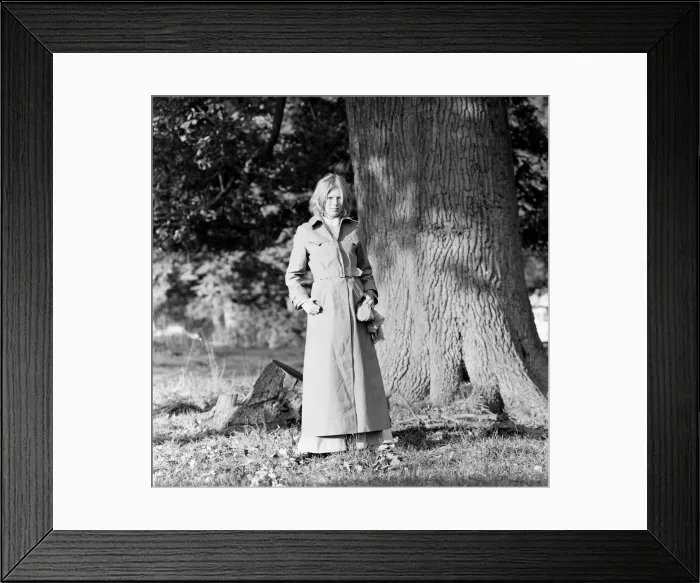 Framed Print : Marianne Faithfull at the Duke of Wellington Estate, in Risley near Reading in Berkshire
