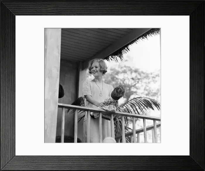 Framed Print : Marianne Faithfull at the Duke of Wellington Estate, in Risley near Reading in Berkshire Framed Print : Marianne Faithfull at the Duke of Wellington Estate, in Risley near Reading in Berkshire
