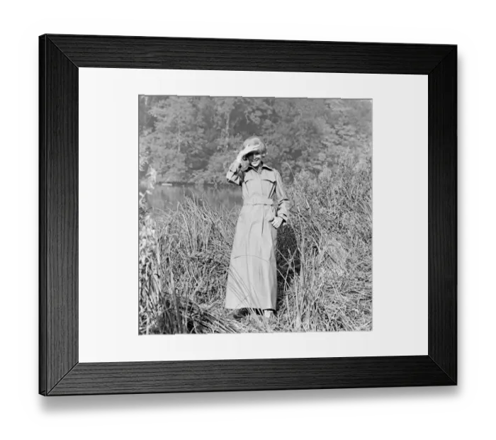 Framed Print : Marianne Faithfull at the Duke of Wellington Estate, in Risley near Reading in Berkshire Framed Print : Marianne Faithfull at the Duke of Wellington Estate, in Risley near Reading in Berkshire
