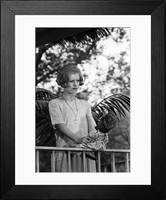 Framed Print : Marianne Faithfull at the Duke of Wellington Estate, in Risley near Reading in Berkshire Framed Print : Marianne Faithfull at the Duke of Wellington Estate, in Risley near Reading in Berkshire