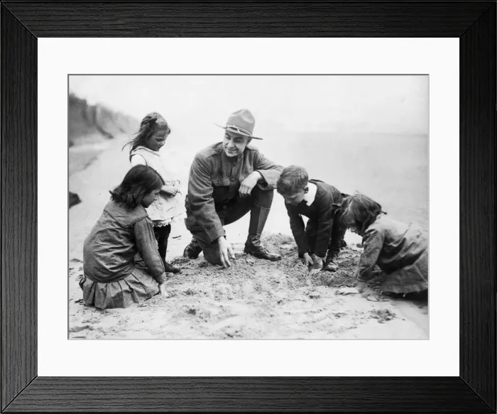 Framed Print : American troops arrive. Following the arrival of American destroyers in British waters Framed Print : American troops arrive. Following the arrival of American destroyers in British waters