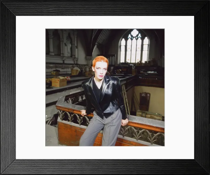 Framed Print : Annie Lennox standing in church 1983 Framed Print : Annie Lennox standing in church 1983