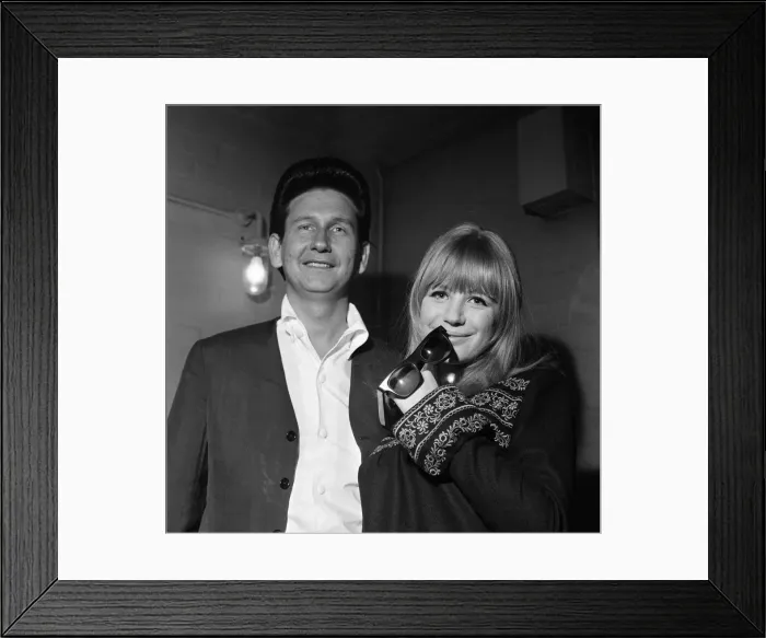 Framed Print : American singer Roy Orbison with Marianne Faithfull. February 1965 Framed Print : American singer Roy Orbison with Marianne Faithfull. February 1965