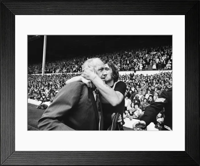 Framed Print : Former Liverpool manager Bill Shankly salutes the Liverpool fans as he walks around Framed Print : Former Liverpool manager Bill Shankly salutes the Liverpool fans as he walks around