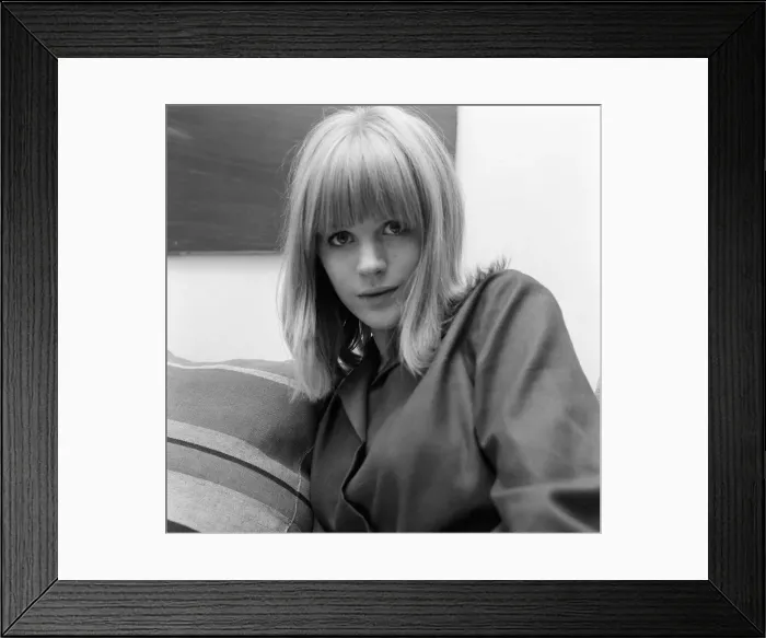 Framed Print : Marianne Faithfull photoshoot at her flat. 31st October 1964 Framed Print : Marianne Faithfull photoshoot at her flat. 31st October 1964