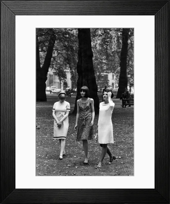 Framed Print : Marianne Faithfull, Sandie Shaw and Dana Valery in Berkeley Square at a photocall for Framed Print : Marianne Faithfull, Sandie Shaw and Dana Valery in Berkeley Square at a photocall for