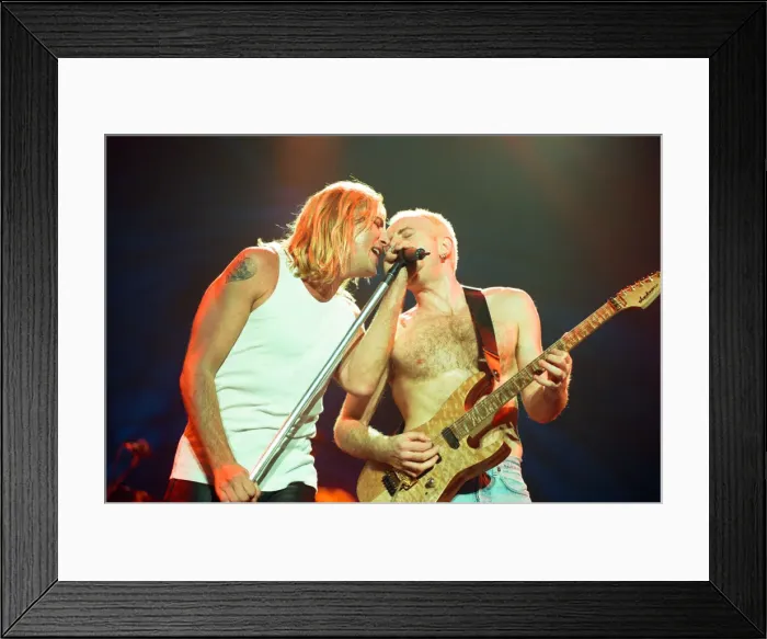 Framed Print : Joe Elliott of Def Leppard performing live at the NEC Birmingham. 16th November 1996 Framed Print : Joe Elliott of Def Leppard performing live at the NEC Birmingham. 16th November 1996
