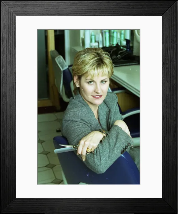 Framed Print : Royal Hairdresser Denise McAdam 1999 in her salon in London Framed Print : Royal Hairdresser Denise McAdam 1999 in her salon in London