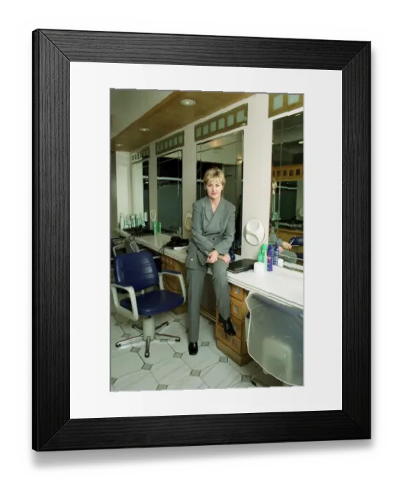 Framed Print : Royal Hairdresser Denise McAdam 1999 in her salon in London Framed Print : Royal Hairdresser Denise McAdam 1999 in her salon in London