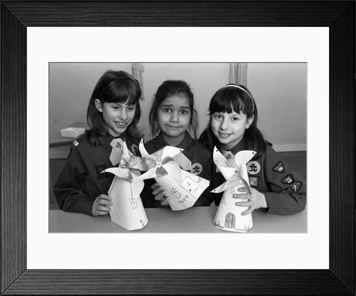 Framed Print : Helen Charlesworth, Sejal Shah and Kim Rowley take part in crafts at the international