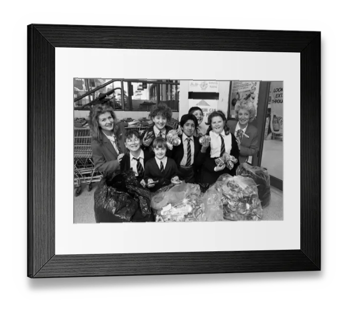 Framed Print : Deighton High School pupils are pictured presenting 1, 000 aluminium cans to Diane Lodge