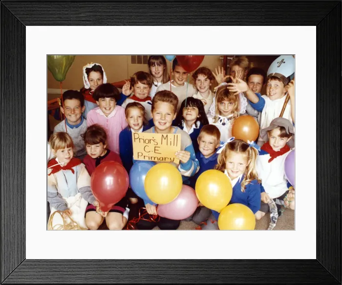 Framed Print : Pupils released over 400 balloons into the sky to celebrate the launch of their new