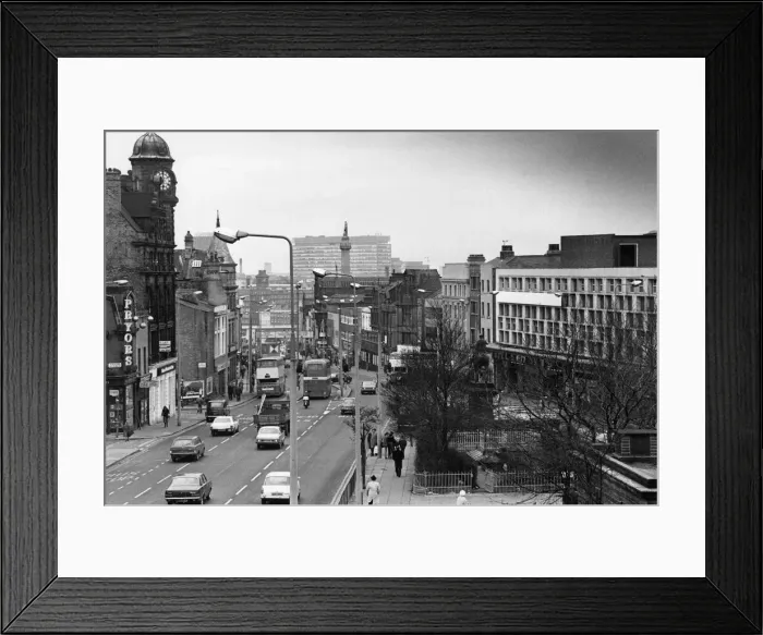 Framed Print : General scene of London Road Liverpool 19th August 1983 Framed Print : General scene of London Road Liverpool 19th August 1983
