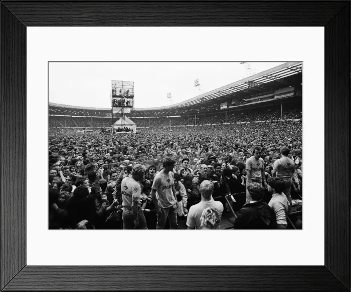 Framed Print : British pop singer David Bowie pictured performing in concert at Wembley Framed Print : British pop singer David Bowie pictured performing in concert at Wembley
