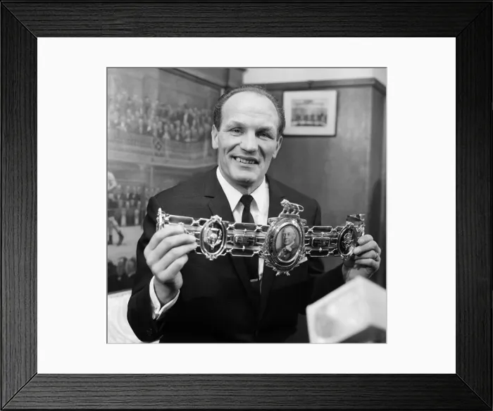 Framed Print : Henry Cooper, proudly shows off his 3rd Lonsdale bet, which was presented to him by Sir Framed Print : Henry Cooper, proudly shows off his 3rd Lonsdale bet, which was presented to him by Sir