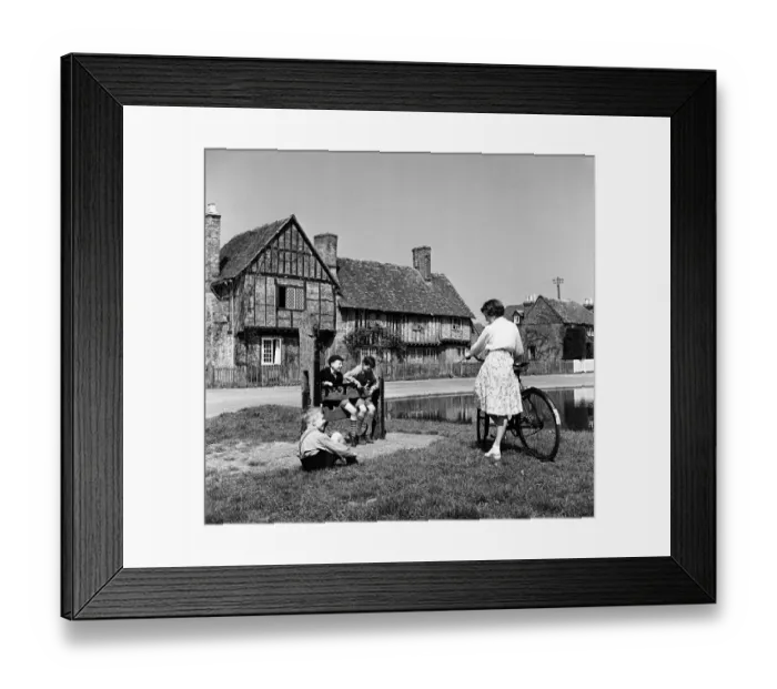 Framed Print : Aldbury Village, near Tring, Hertfordshire. Circa 1950s