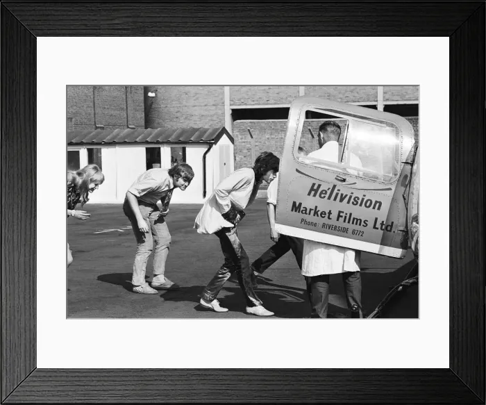 Framed Print : Marianne Faithfull and Mick Jagger take a helicopter ride. 31st July 1967 Framed Print : Marianne Faithfull and Mick Jagger take a helicopter ride. 31st July 1967