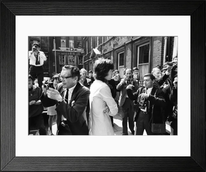 Framed Print : Marianne Faithfull and Mick Jagger arrive at Granada studios Framed Print : Marianne Faithfull and Mick Jagger arrive at Granada studios