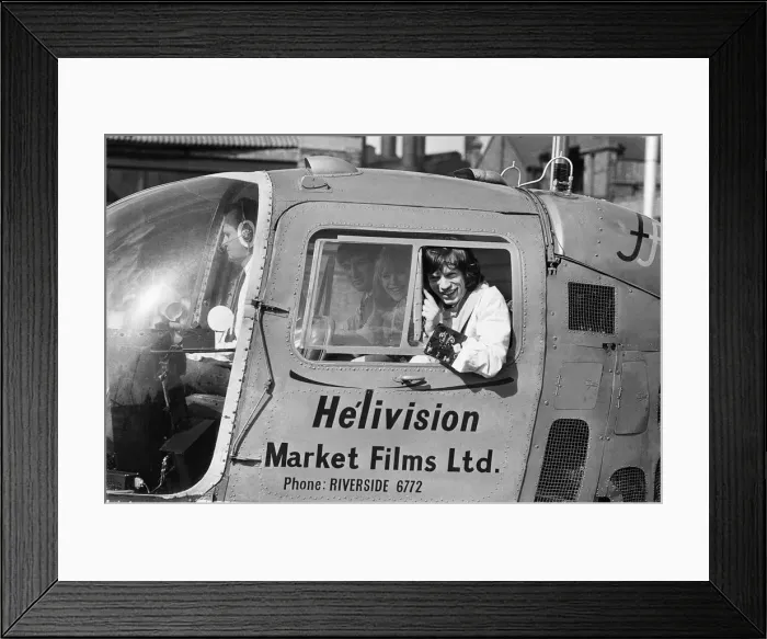 Framed Print : Marianne Faithfull and Mick Jagger take a helicopter ride. 31st July 1967 Framed Print : Marianne Faithfull and Mick Jagger take a helicopter ride. 31st July 1967