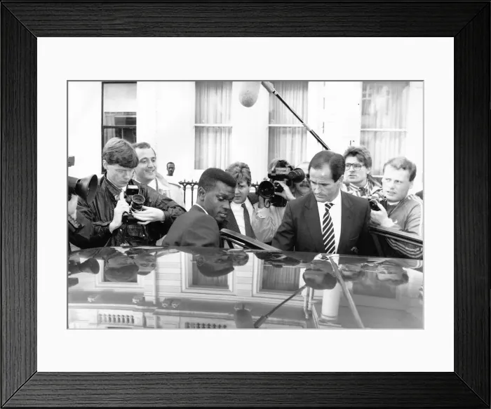 Framed Print : Arsenal Footballer Paul Davis gets in car with George Graham Picture getting in car Framed Print : Arsenal Footballer Paul Davis gets in car with George Graham Picture getting in car