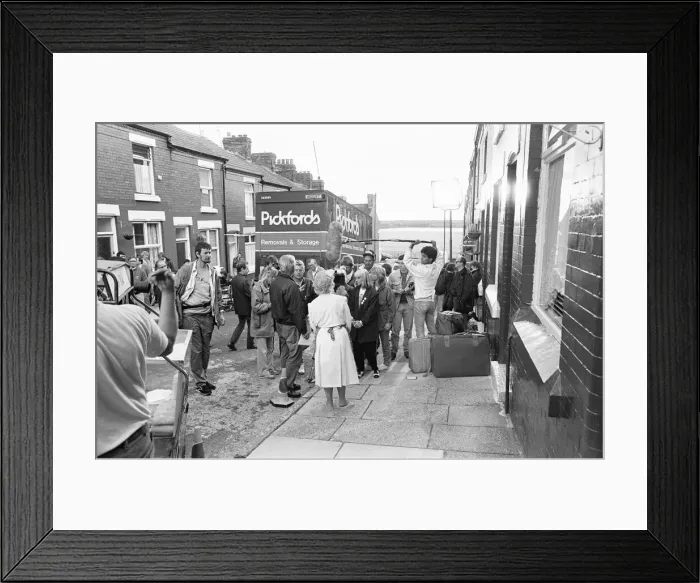Framed Print : The BBC in Elswick Street, Dingle filming the hit comedy Bread'11th July 1987 Framed Print : The BBC in Elswick Street, Dingle filming the hit comedy Bread'11th July 1987
