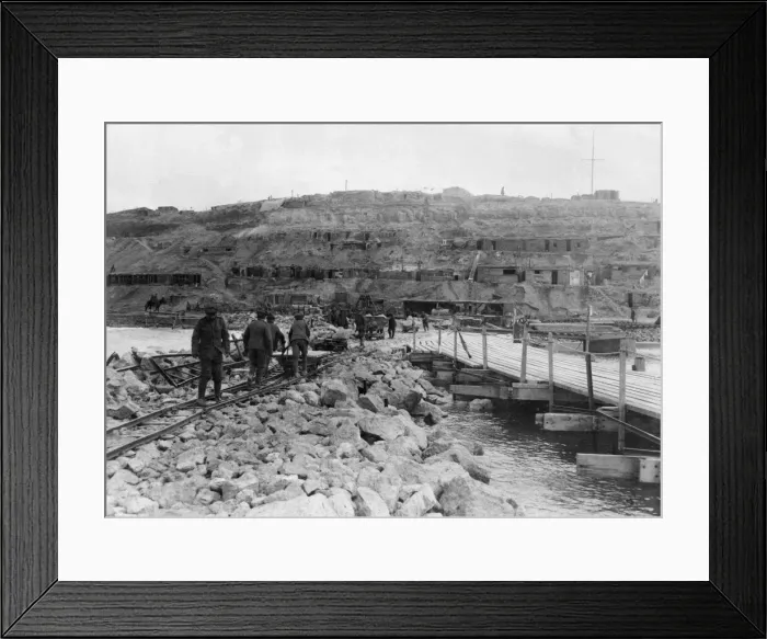 Framed Print : British soldiers and engineers working on the quay at Suvla Bay just a day before Framed Print : British soldiers and engineers working on the quay at Suvla Bay just a day before