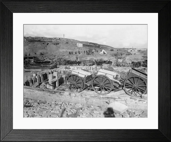 Framed Print : A busy scene on West Beach, Suvla Point two days prior to the evacuation of Gallipoli