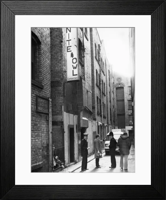 Framed Print : Police outside the Nite Owl Club in Davies Street the morning after a fierce fight