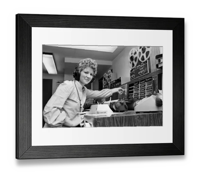 Framed Print : Sue Todd, trainee journalist, pictured in Newsroom of BRMB Radio, Birmingham