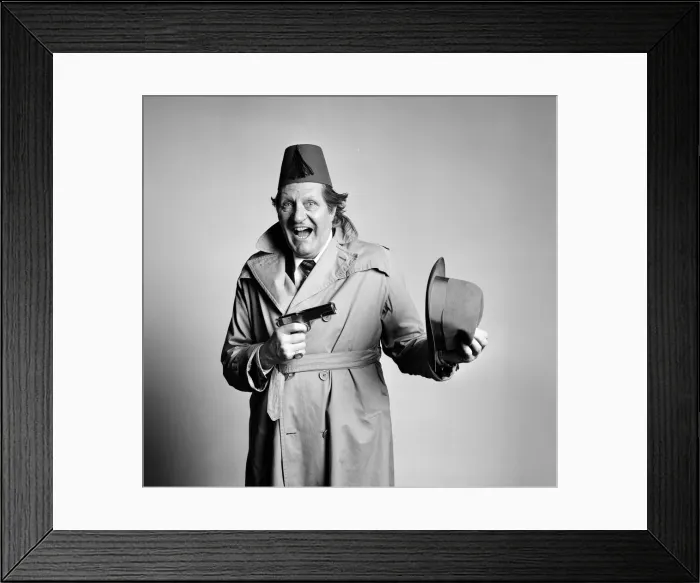 Framed Print : Tommy Cooper, Comedian, 19th January 1978 Framed Print : Tommy Cooper, Comedian, 19th January 1978