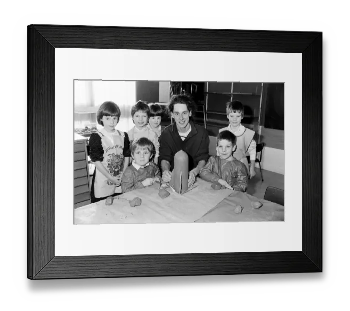 Framed Print : Throwing a pot in traditional fashion... professional potter Mr Shaun Pickard Framed Print : Throwing a pot in traditional fashion... professional potter Mr Shaun Pickard