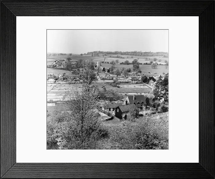 Framed Print : Views of Aldbury Village, near Tring in Hertfordshire. 18th May 1954 Framed Print : Views of Aldbury Village, near Tring in Hertfordshire. 18th May 1954