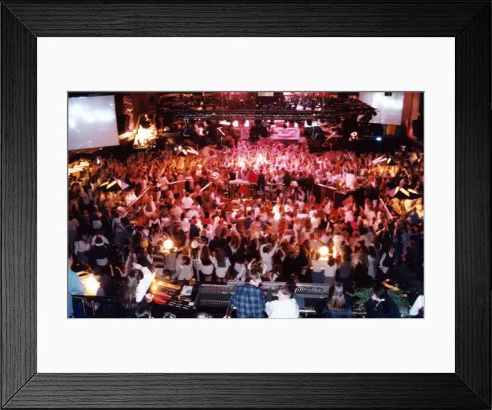 Framed Print : The Mall nightclub, Stockton. 20th December 1994