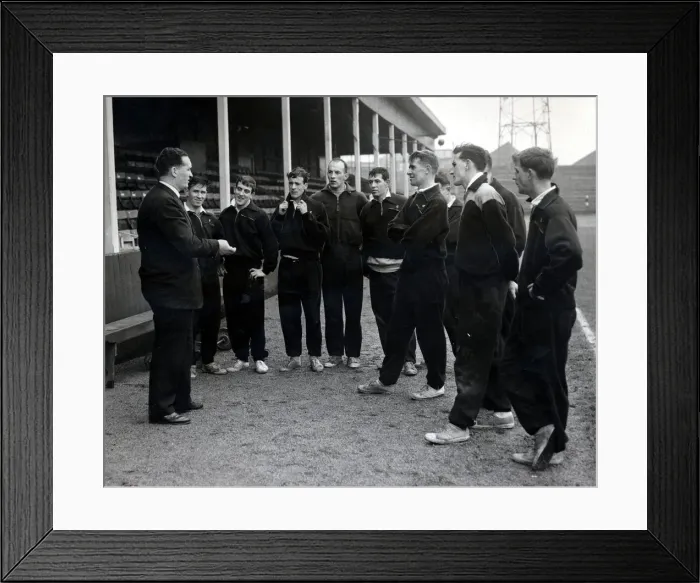Framed Print : Dunfermline FC February 1962 (l to r) manager Jock Stein, Peebles, Fraser, Thomson