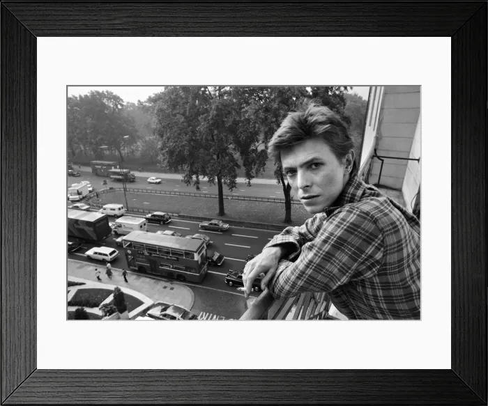 Framed Print : British pop singer David Bowie pictured at the Dorchester Hotel, London Framed Print : British pop singer David Bowie pictured at the Dorchester Hotel, London