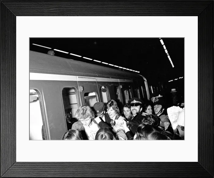 Framed Print : British pop singer David Boowie greeted by crowds of fans at Charing Cross Station Framed Print : British pop singer David Boowie greeted by crowds of fans at Charing Cross Station