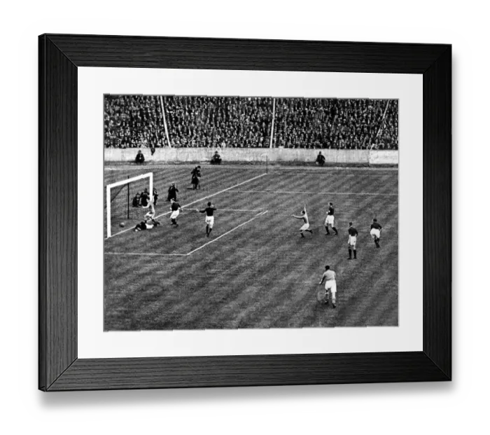 Framed Print : Sport - Football - Arsenal v Cardiff City - FA Cup Final - 23rd April 1927 - Wembley Framed Print : Sport - Football - Arsenal v Cardiff City - FA Cup Final - 23rd April 1927 - Wembley