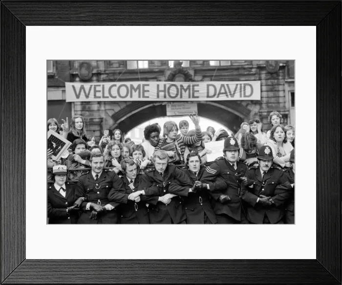 Framed Print : British pop singer David Bowie arrives home at Victoria Station Framed Print : British pop singer David Bowie arrives home at Victoria Station