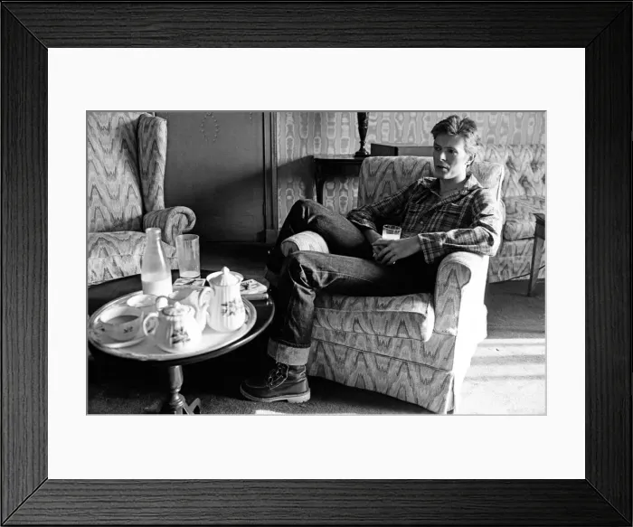 Framed Print : British pop singer David Bowie pictured at the Dorchester Hotel, London Framed Print : British pop singer David Bowie pictured at the Dorchester Hotel, London