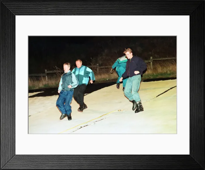 Framed Print : David Gray, Matti Hay and Mick Maddison from Redcar preaoring for a trip down the dri-ski Framed Print : David Gray, Matti Hay and Mick Maddison from Redcar preaoring for a trip down the dri-ski