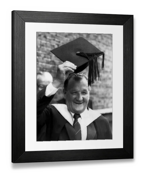 Framed Print : Former Liverpool manager Bob Paisley raises his mortar board after being made an honorary Framed Print : Former Liverpool manager Bob Paisley raises his mortar board after being made an honorary